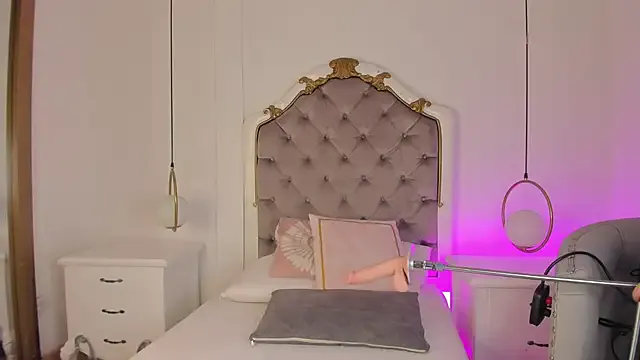 SarithaBroun – webcam model profile photo Image 17