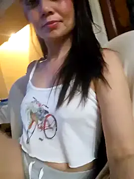 MadelineLane – webcam model profile photo Image 3