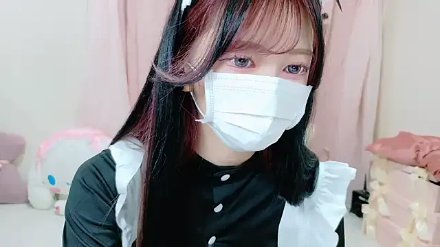 EmiBrow – webcam model profile photo Image 13