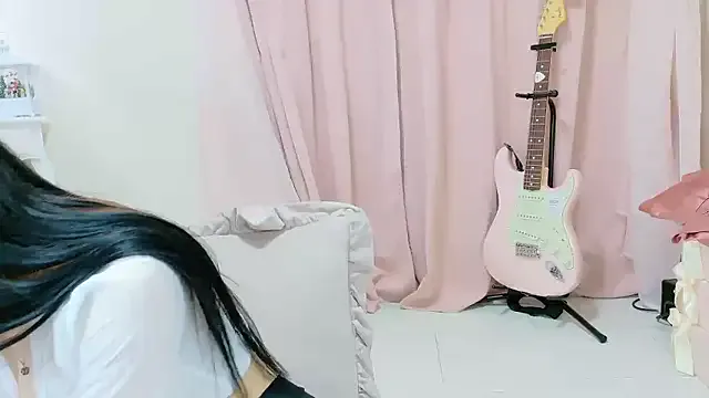 EmiBrow – webcam model profile photo Image 15