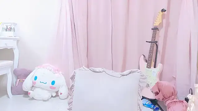 EmiBrow – webcam model profile photo Image 19