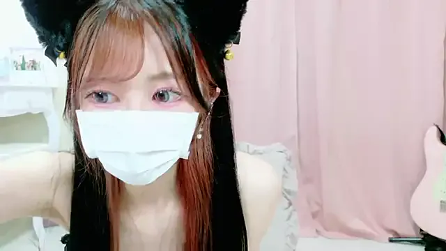 EmiBrow – webcam model profile photo Image 8