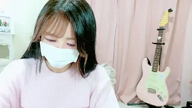 EmiBrow – webcam model profile photo Image 9