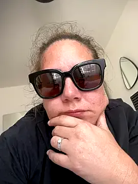 IvyStuart – webcam model profile photo Image 8