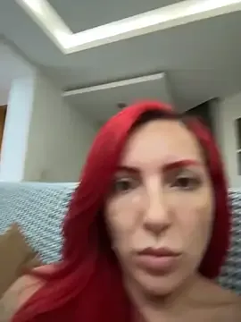 MinniMia – webcam model profile photo Image 6