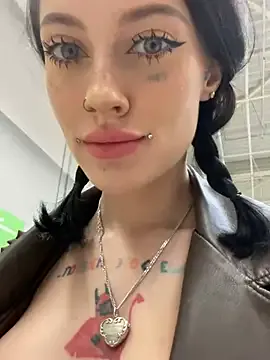 CaseyVidal – webcam model profile photo Image 6