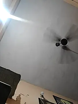 LeyahSummer – webcam model profile photo Image 14