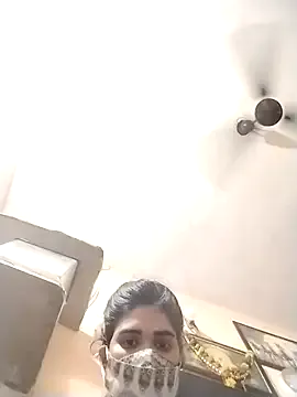 LeyahSummer – webcam model profile photo Image 7