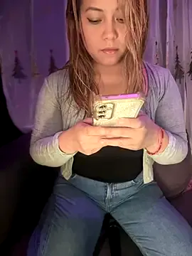 LeenyLipss – webcam model profile photo Image 13