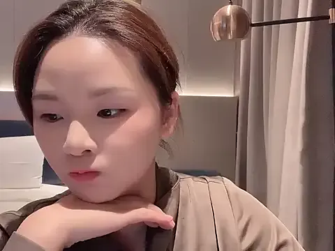 Dolce – webcam model profile photo Image 6