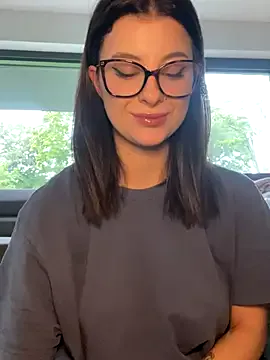 MiraKova – webcam model profile photo Image 12