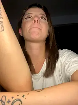 MiraKova – webcam model profile photo Image 14