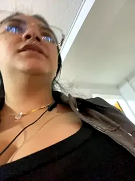 Dolce – webcam model profile photo Image 18