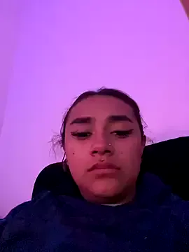 Dolce – webcam model profile photo Image 2