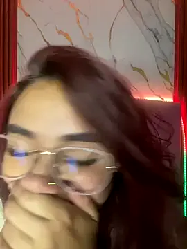 Dolce – webcam model profile photo Image 4