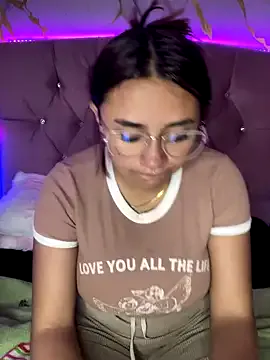 Dolce – webcam model profile photo Image 6