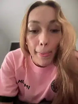 AishaHart – webcam model profile photo Image 13