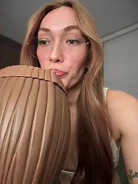 AishaHart – webcam model profile photo Image 15