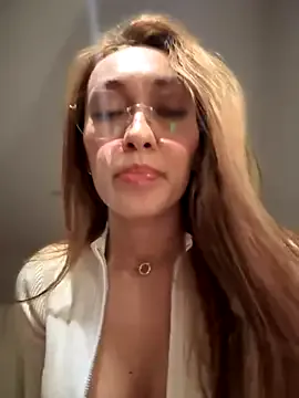 AishaHart – webcam model profile photo Image 16