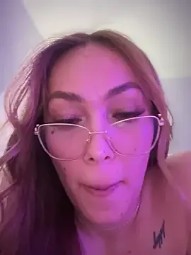 AishaHart – webcam model profile photo Image 3