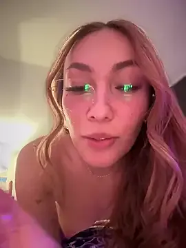 AishaHart – webcam model profile photo Image 4