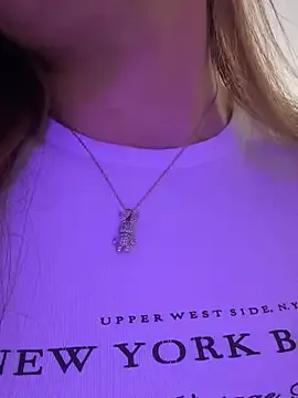 AishaHart – webcam model profile photo Image 6