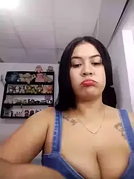 Dolce – webcam model profile photo Image 6