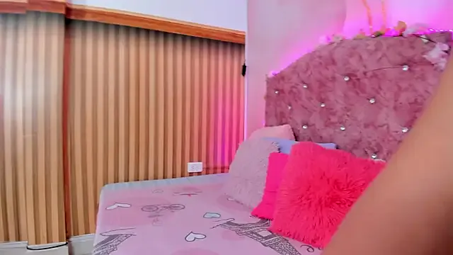 kassandra- – webcam model profile photo Image 4