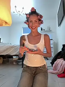 KateGale – webcam model profile photo Image 2