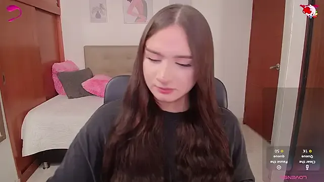 Dolce – webcam model profile photo Image 12