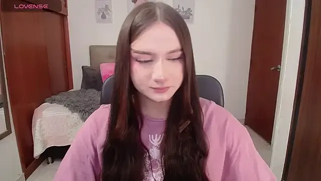 Dolce – webcam model profile photo Image 2