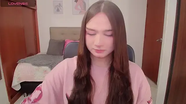 Dolce – webcam model profile photo Image 3