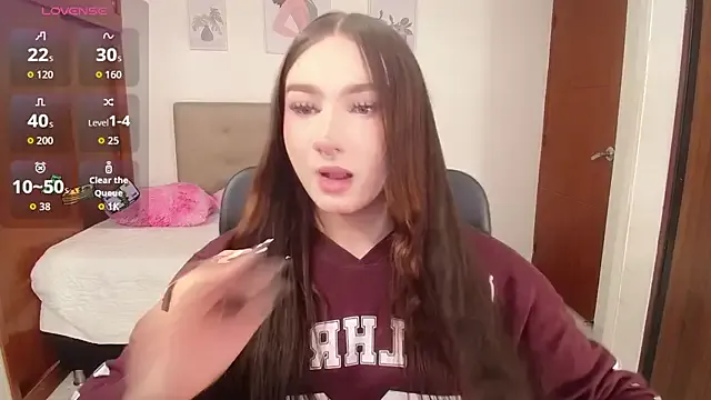 Dolce – webcam model profile photo Image 7