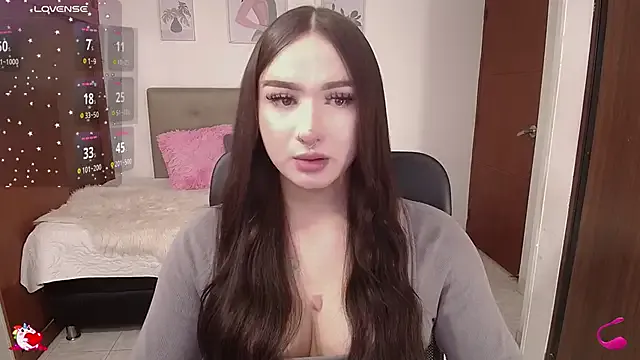 Dolce – webcam model profile photo Image 9