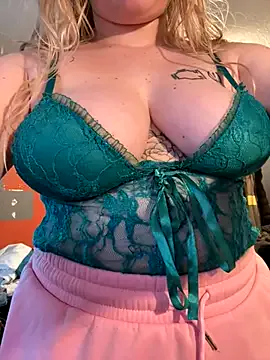 MiraKova – webcam model profile photo Image 2