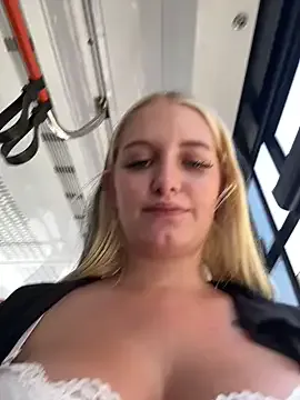 V-Hot-Sweti – webcam model profile photo Image 6