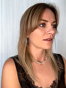 AYW-21 – webcam model profile photo Image 16