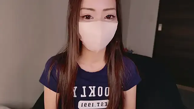 LiaWells – webcam model profile photo Image 13