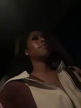 Dolce – webcam model profile photo Image 18