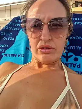 MelinaLuviani – webcam model profile photo Image 10