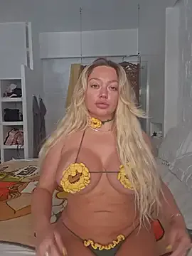 MelinaLuviani – webcam model profile photo Image 3