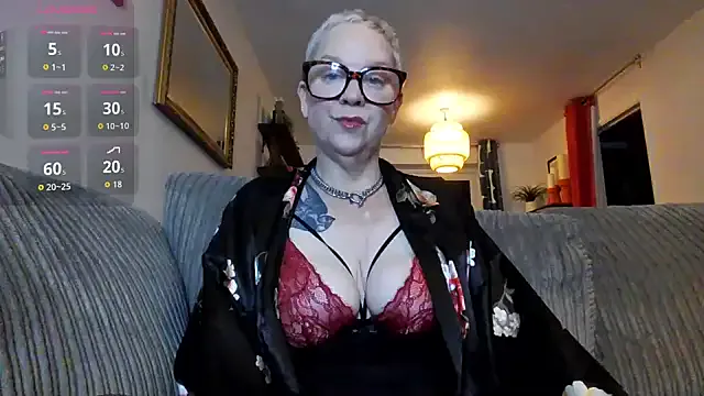 MiraKova – webcam model profile photo Image 8