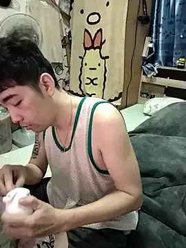 Dolce – webcam model profile photo Image 4