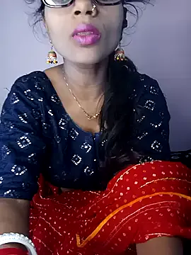 MiraKova – webcam model profile photo Image 7