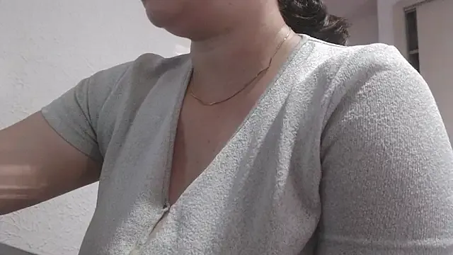 MiraKova – webcam model profile photo Image 13