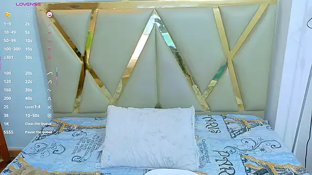 MiraKova – webcam model profile photo Image 3