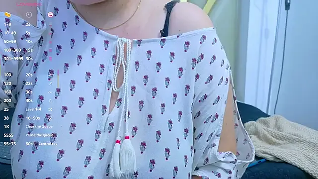 MiraKova – webcam model profile photo Image 5