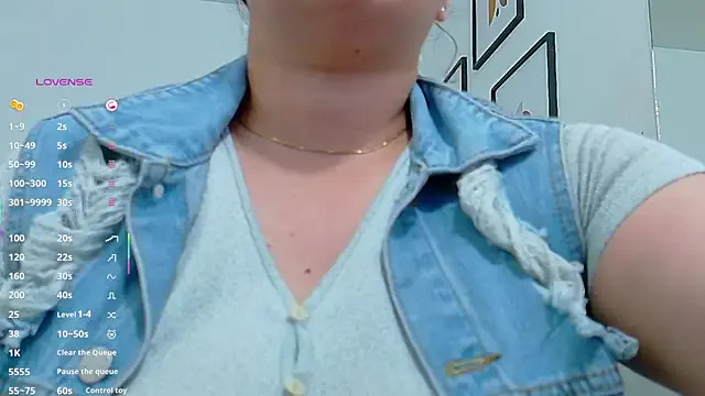 MiraKova – webcam model profile photo Image 6