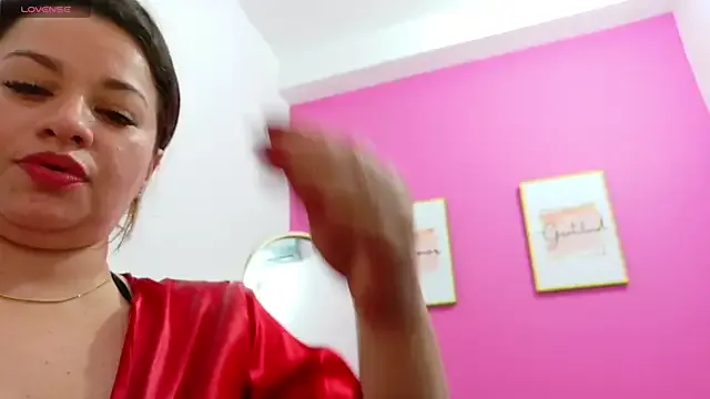 MiraKova – webcam model profile photo Image 9