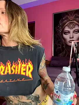 KrissSexi – webcam model profile photo Image 12